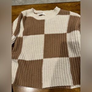 Moon and Madison Sweater size:small